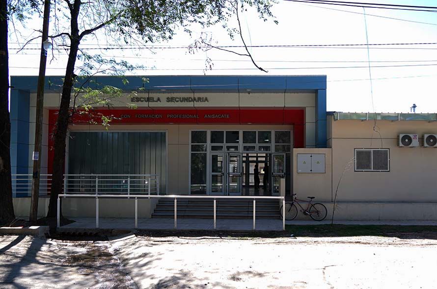gobdecordoba's tweet photo. ➡️ Abriremos las puertas de siete nuevos edificios escolares en 2025. Se trata de cinco escuelas secundarias de #FormaciónProfesional en #ColoniaTirolesa, #Anisacate, #RíoCeballos, #VillaDeLasRosas y #ElBrete, y dos escuelas #ProA en #LaCarlota y #Unquillo.
Estos espacios combinarán la secundaria con formación para el mundo laboral 🛠️📚. Tendrán laboratorios, robótica 🤖, SUM y más. Además, sumamos nexos cloacales y accesos pavimentados 🚧 para garantizar mejores condiciones.
Más info 🔗 https://t.co/hbAPKuuYr6
#SeguimosHaciendo #Educación #Córdoba #Infraestructura