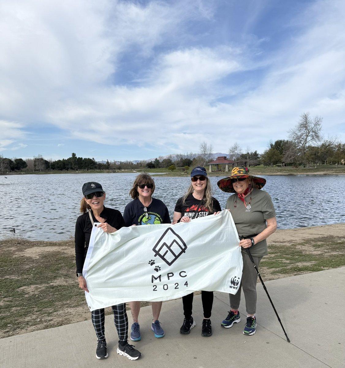 PeakersLI's tweet photo. @MyPeakChallenge Beautiful day for a walk and flex with socal peakers🌞🌞 around Lake Balboa https://t.co/L6n85kmo15