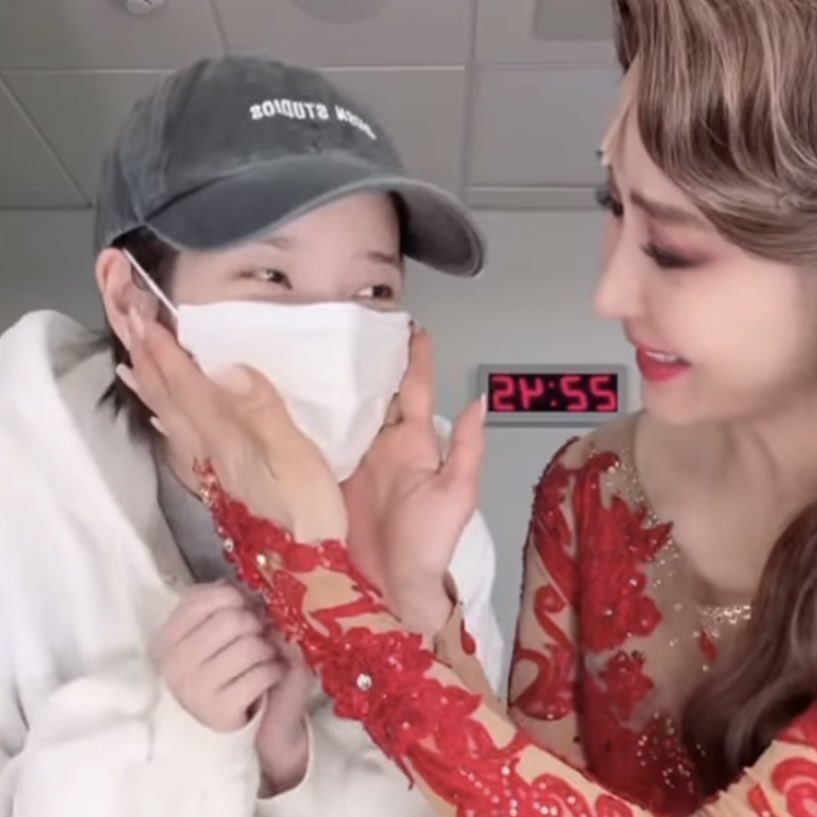 iuiseul516's tweet photo. 사실상 과시죠 ........... 옥주현님 권위 미쳤슨 https://t.co/cSm5kGbOxJ