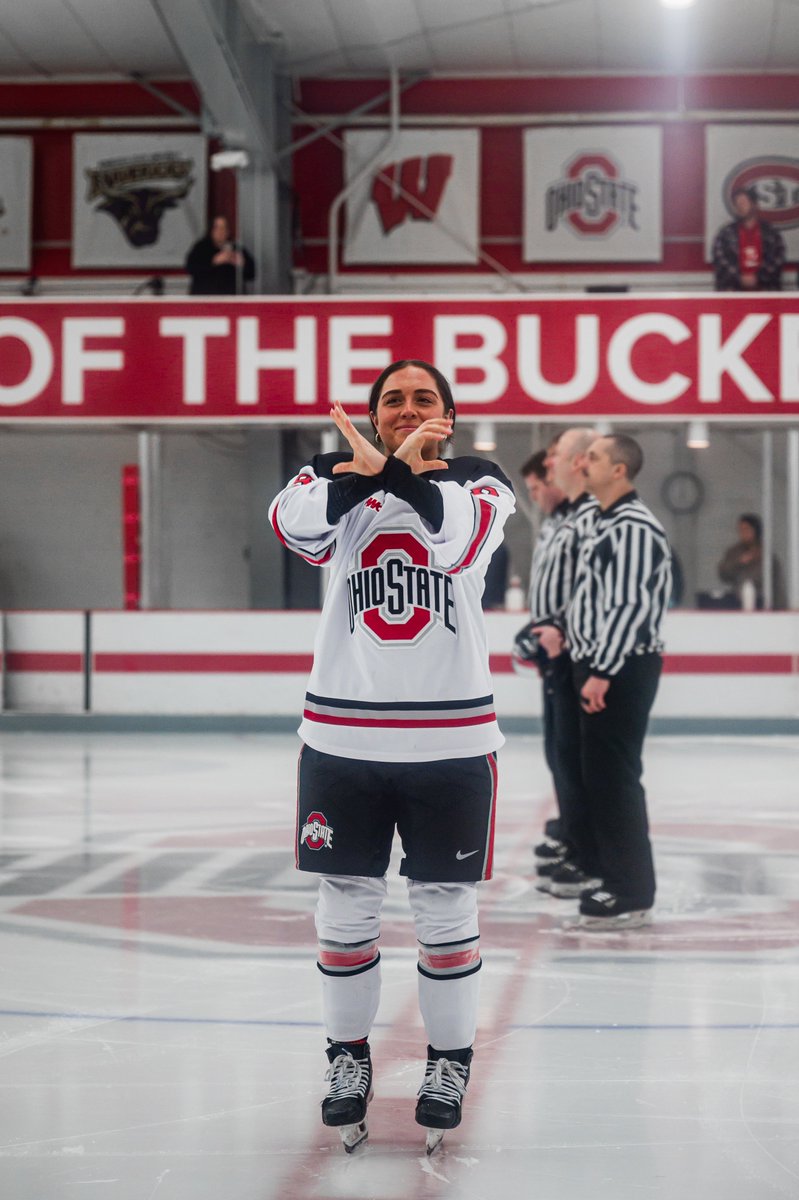Awesome way to start senior weekend with <a href="/jennabuglioni/">Jenna Buglioni</a> &amp; <a href="/makweb8/">Makenna Webster</a> performing the anthem today! 

#GoBucks
