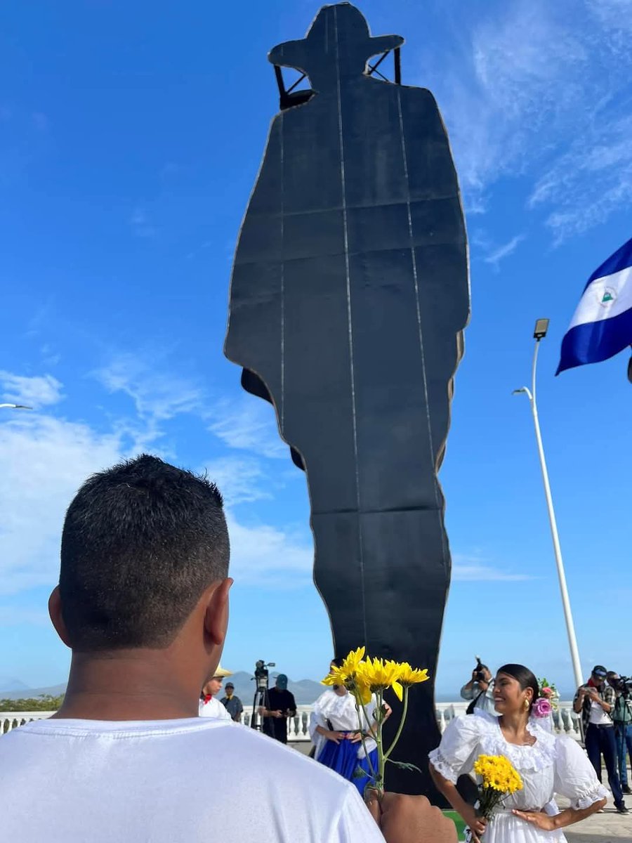"Sandino no ha pasado en vano por su Nicaragua ni muerto inútilmente por su Iberoamérica. – Gregorio Selser.

Hoy, miles seguimos su resistencia, enarbolando la bandera rojinegra. ✨❤️🖤✨ Conmemoramos  la inmortalidad de nuestro General de Hombres y Mujeres Libres.