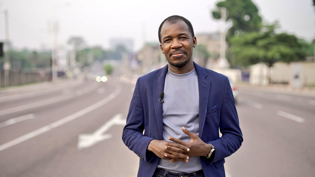 LitsaniChoukran's tweet image. Mbote, Congo.

Parmi toutes les nuits d’angoisse de ces dernières semaines, celle-ci apporte un léger apaisement. Pas de triomphe,  mais parce que nous savons désormais que nous le pouvons – et que nous le ferons.

Vendredi soir, le monde nous a répondu. Malgré les intérêts et…