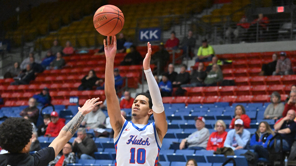 Mikhail Abdul-Hamid and the Blue Dragon men's basketball team return home Saturday to play the Butler Grizzles at 4 p.m. for the Dragons' annual Pink-Out Game. #BreatheFire

hutchinson.prestosports.com/sports/mbkb/20…