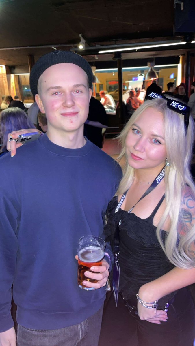 Suomi twitchin mallit pääs tapaa elävää ikonia 😍🤞