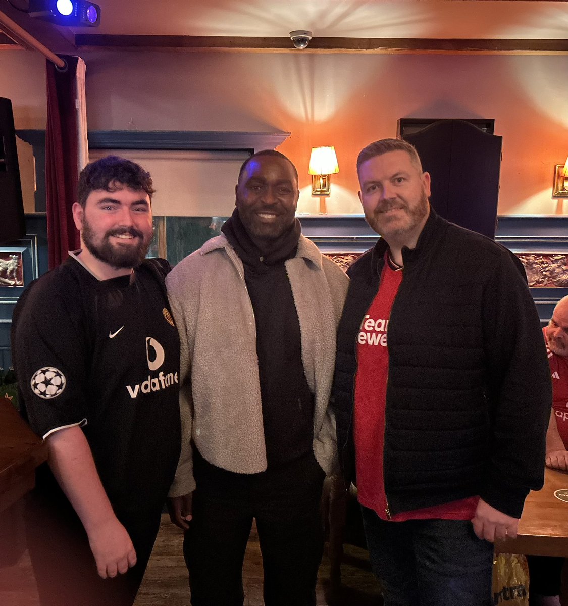 jonnynster's tweet photo. Great night with United Legend Andy Cole thanks to  @MUSCBALLYFERMOT 
@BPete1970 ⚫️❤️⚪️👏🏻👏🏻 https://t.co/v87GtSL0k9