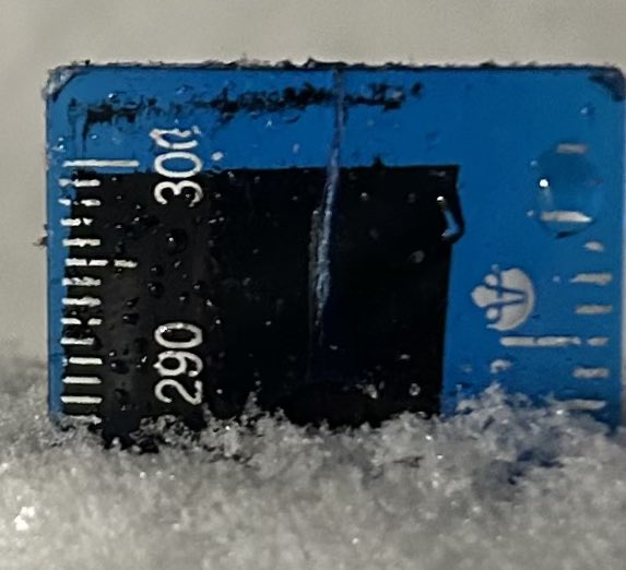 Snow in Paradise as of  8:30pm.  28.6 cm and 15.8 mm water equivalent from my heated rain cone (1.8 cm accumulation in the last hour) I’m running out of ruler.  LOL.  #NLwx @ECCCweatherNL