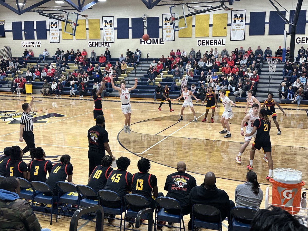 Game tightening up Jags trail  50-44 in the 4th.