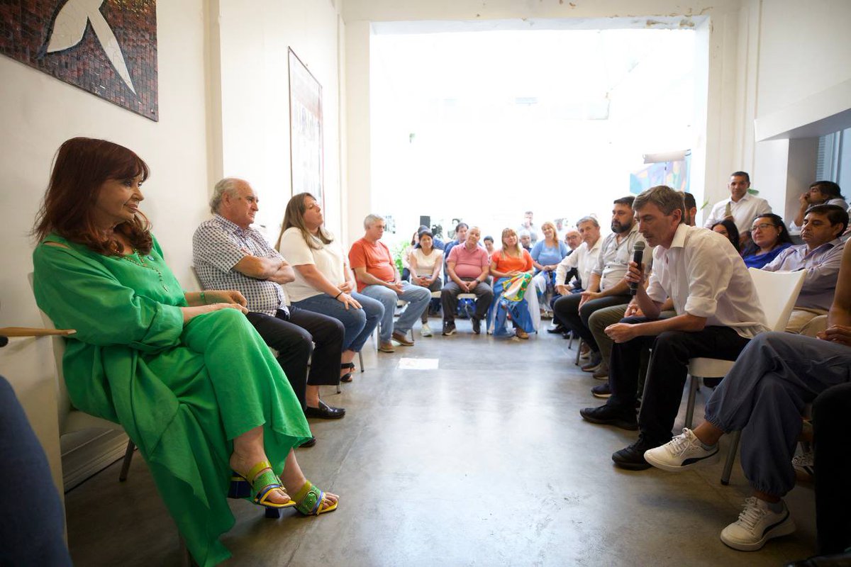 Nos reunimos en el Patria con más 70 compañeros y compañeras que, con mucho esfuerzo, vinieron desde todos los rincones de Misiones.
 
Conversamos sobre los desafíos que tiene por delante el peronismo para volver a representar y organizar a la sociedad. Charlamos también de la