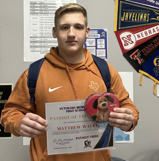 SAVeteransHS's tweet photo. Last week, we had our first set of VMHS Students of the Week. Let's applaud the first cycle of this honor! #PatriotNation #ILIF
9th Grade: Davien A. and Jovita B.
10th Grade: Makenzie B. and Matthew W.
11th Grade: Robert B. and Kylie P.
12th Grade: Maria O. and Benjamin T. https://t.co/E8pFNock6X