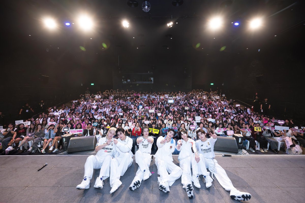 RealiTing's tweet photo. “82MAJOR” ทำถึง! เสิร์ฟฉ่ำ! สวมบทสายลับพิชิตใจแฟนคลับ เปิดโชว์สุดมันส์ประเดิมเอเชียแฟนมีตฯ ในไทยที่แรก! ได้คะแนนเต็มแบบไม่โดนหัก ทั้งศิลปิน และแฟนคลับต่างได้กอบโกยความสุขกลับบ้านแบบล้นใจเลยทีเดียว!!

#82MAJOR_X82inBangkok
#82MAJOR_X82 https://t.co/vYHCX1V8QX
