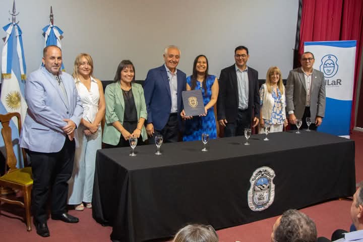 Convenios para fortalecer la formación de profesionales

La UNLaR y el Ministerio de Salud de la Provincia firmaron convenios que establecen la cooperación para la implementación de prácticas académicas y pasantías en diversos hospitales de la región.
