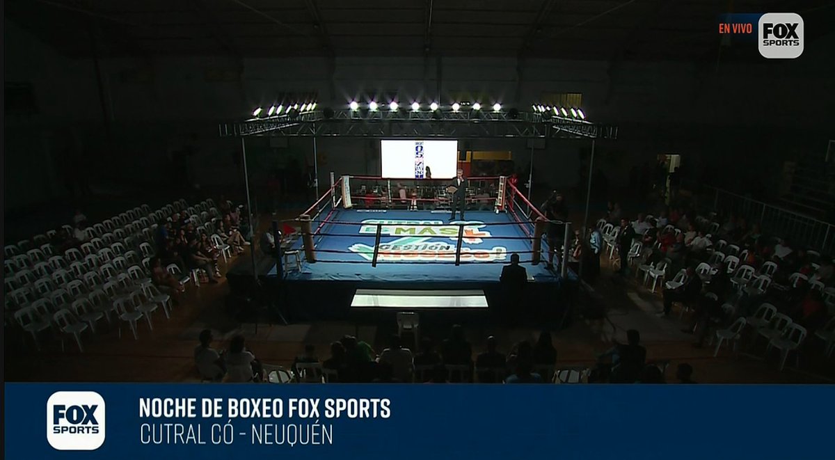 FOXSportsArg's tweet photo. #BoxeoxFoxSports | Ya comenzó la noche de Boxeo en Cutral Có, Neuquén.
Sumate a la velda junto a Osvaldo Príncipi y Yesi Palmetta. https://t.co/xu0HkVJyHB