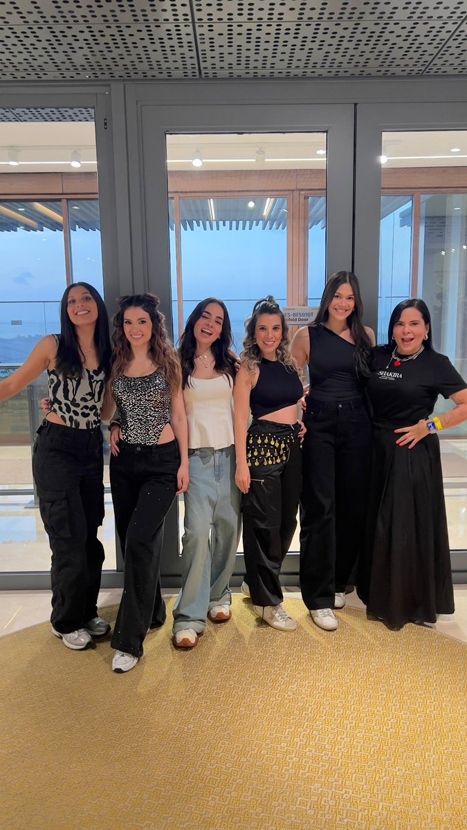 Soy tan feliz 💙… <a href="/amandagonzalezm/">Amanda González Molinares</a> <a href="/AbuchaibeIvanna/">Ivanna Abuchaibe</a> <a href="/silviaandradea/">Silvia Andrade</a> <a href="/CathyVillar_/">Catherine Villar</a> <a href="/LaArrebato/">Una tal Amparo</a>