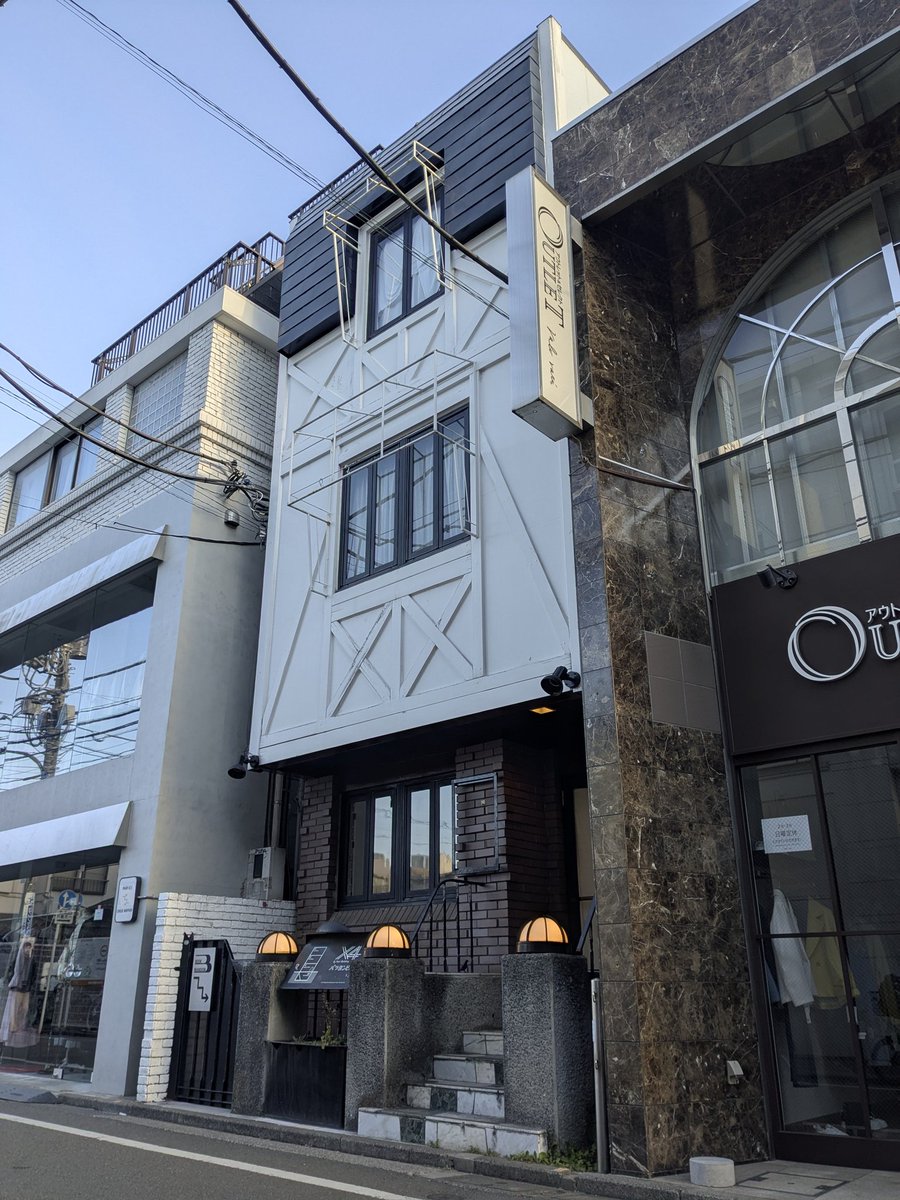 BookMansion's tweet photo. 今日がこの場での最終営業日。

ブックマンション移転します。

移転先は吉祥寺駅から徒歩6分の@bookterminal内です。移転に伴い2月23日〜3月4日の間はお休みします。

・地下から路面へ
・広さは2倍！

楽しい模索の日々は続きます。

倉庫のような状態で仮オープン予定。移転先でお待ちしています！ https://t.co/wPzb32sfIl