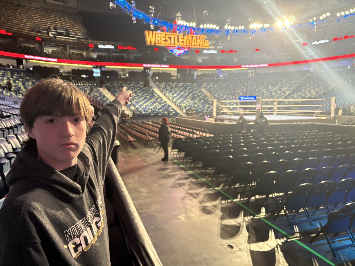 spiraledout's tweet photo. We’re here! #WWESmackdown https://t.co/LCmKNbjovz