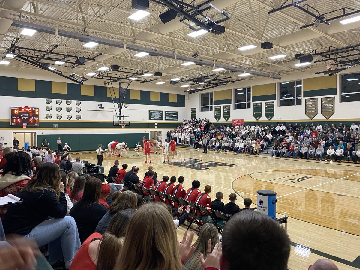 Delphos Jefferson and Ridgemont hooked up in a good one on Friday night! #JeffCatPride ⁦<a href="/bubman45/">Bub Lindeman</a>⁩ t ⁦<a href="/LindemanLyv/">Lyv Lindeman</a>⁩ ⁦<a href="/DavidBlockberge/">David Blockberger</a>⁩