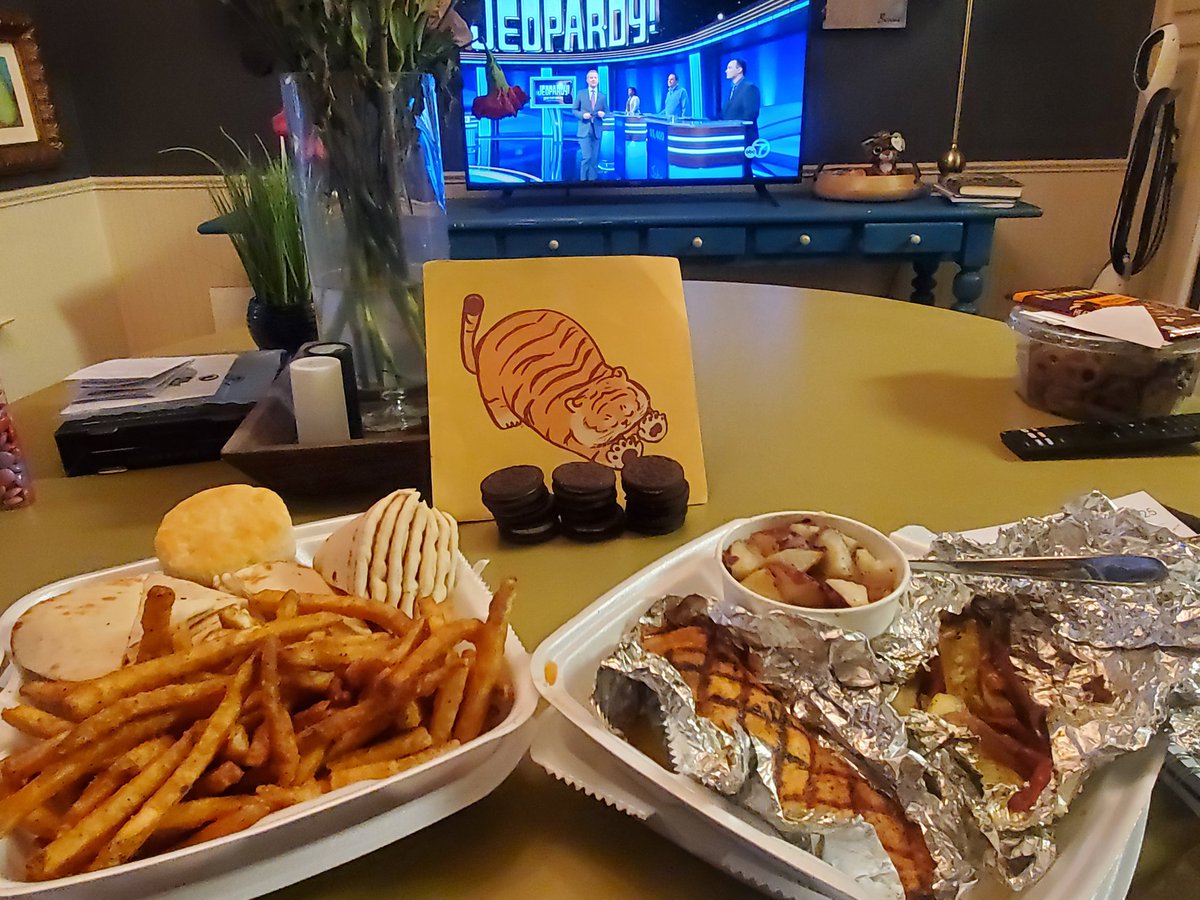 joshtigerhill's tweet image. #LearnedLeague #LL104 MD9 thread. Can I match my longest ever winning streak in Rundle A? Let's hope Friday Fish Factfueling gets us there... with All! Nine! COOKIES! for the third day in a row.