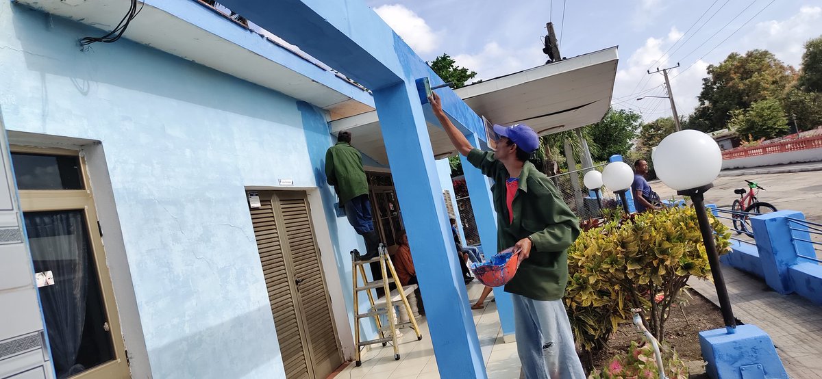 Jornada de pintura, limpieza y organización en las áreas del Centro de Telecomunicaciones #MunicipioBartoloméMasó, en saludo al día del comunicador a celebrarse este 24 de Febrero. #ProvinciaGranma <a href="/YudelkisOrtizB/">Yudelkis Ortiz Barceló</a> <a href="/BorgesOlivero/">Carlos Borges Oliveros</a> <a href="/ETECSAGranma/">Bayamesa2025</a> <a href="/FonsecaOsmely/">Osmely Yudinich Fonseca Rosabal</a>