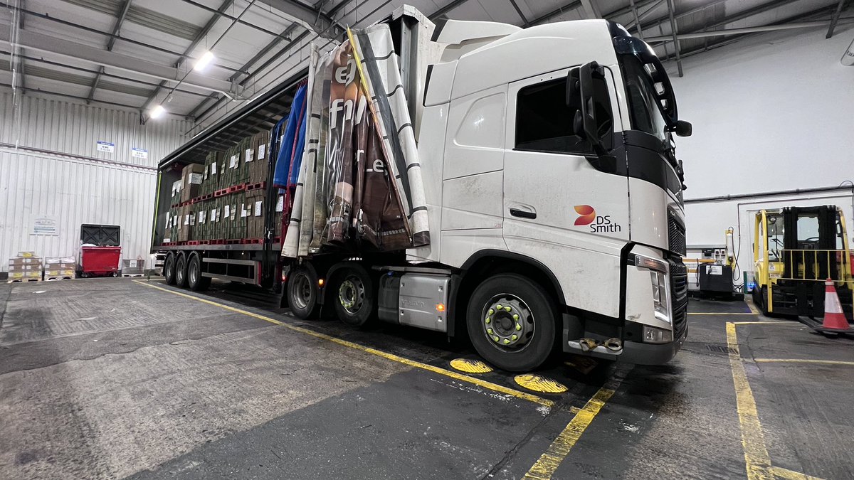 TravellinTrukka's tweet image. Last job of the week. #FairyLiquid factory