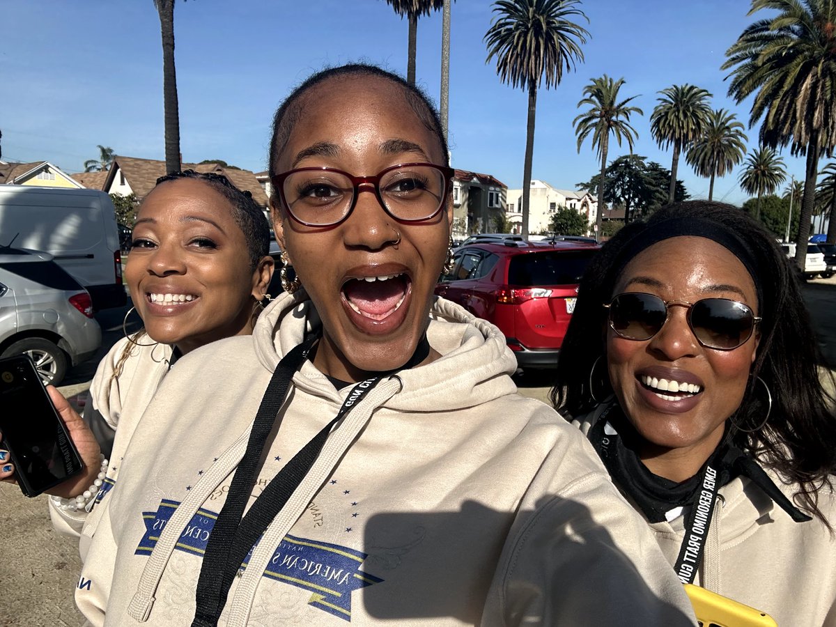 EGPGunClub's tweet photo. #EGPGC and #NAASD was outside on Monday spreading the word about #REPARATIONS and educating the youth at the King Day parade in #LosAngeles! Thanks so much to @IAMFridayJones and all of the NAASD crew for inviting us and putting in That Work 🙌🏿🖤✊🏿 https://t.co/TX4w3UH7GY