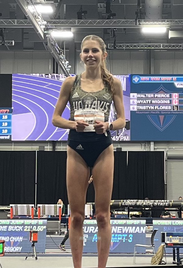 And that’s a 4’peat! Dani Barrett wins the MPSF for <a href="/ucdavisxctf/">UC Davis XC/T&F</a> making her the 4th UC Davis lady in a row to win the event (Bergmark 22, Atkins 23, Weidler 24) #UCDistance #goags