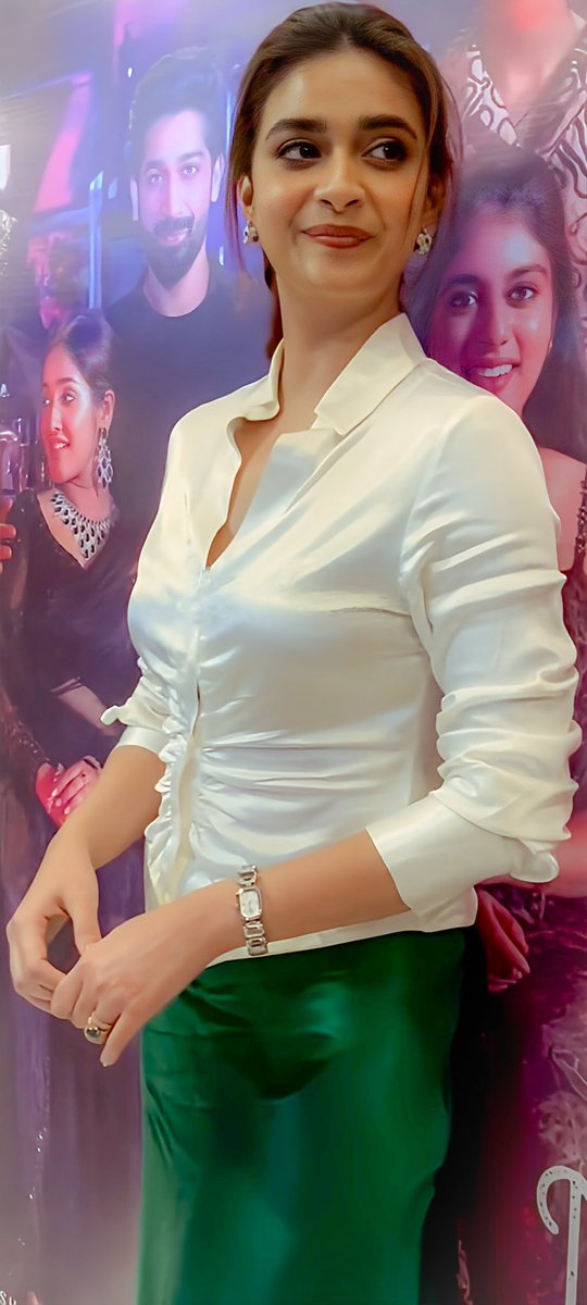 KollywoodCinima's tweet image. #KeerthySuresh Stylish Look
📷 @KeerthyOfficial 😍♥
#KollywoodCinima #KcGallery #Sai ✨ #PicOfTheDay #Heroine #Actress