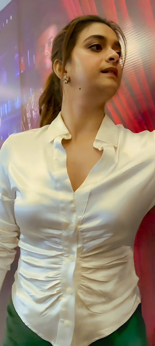 KollywoodCinima's tweet image. #KeerthySuresh Stylish Look
📷 @KeerthyOfficial 😍♥
#KollywoodCinima #KcGallery #Sai ✨ #PicOfTheDay #Heroine #Actress
