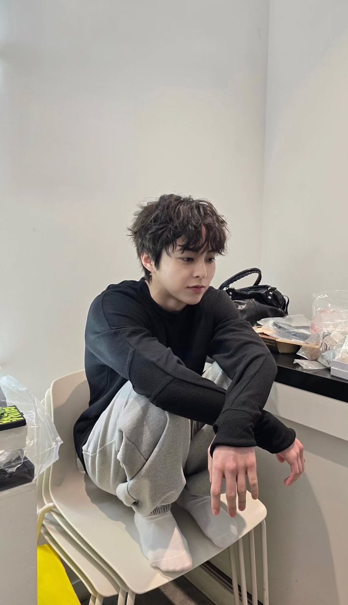 CH4OSXWR4TH's tweet photo. Good morning and staring into....? https://t.co/g3SN7cWGWg