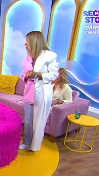 A Vânia só tinha tênis, um salto alto e um grande sonho: ir para o extra arrasar com o Flávio e o Quinaz e promover a marca dela.

A bicha realmente é doida 🤣 #sstvi