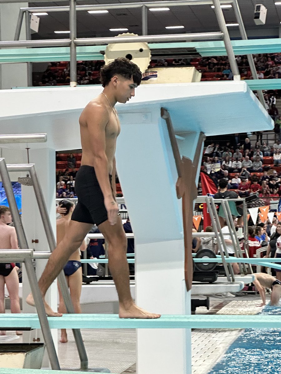 Sophomore Nathan Cano makes school history as the first athlete to advance to the 2025 UIL 5A State Diving Finals!

Nathan will dive for the state championship tomorrow at the Jamail Texas Swimming Center in Austin.

Congratulations, Nathan! Wolverine Country is incredibly proud!