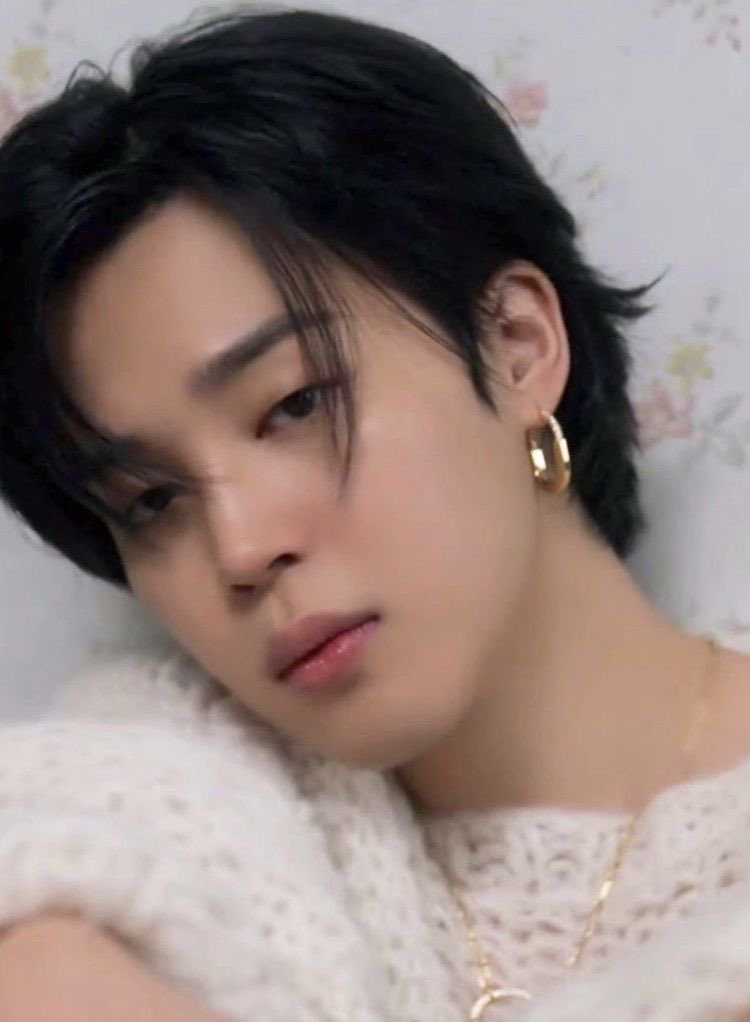 howlmyman's tweet image. #jikookau – Mine 🥀

Jungkook é conhecido por ser um professor rígido na Universalidade de Seul. Mas, quando se trata de Park Jimin, seu aluno preferido, sua moral e ética vão por água abaixo da maneira mais apaixonada e intensa possível.