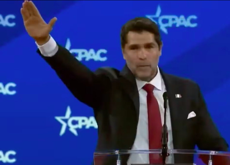 Es oficial: México tiene por primera vez un político abiertamente nazi.

<a href="/EVerastegui/">Eduardo Verástegui</a>, quien aspira a ser presidente de México, acaba de hacer un "heil Hitler" en Washington, D.C. 

¿Se atreverá a repetirlo aquí?