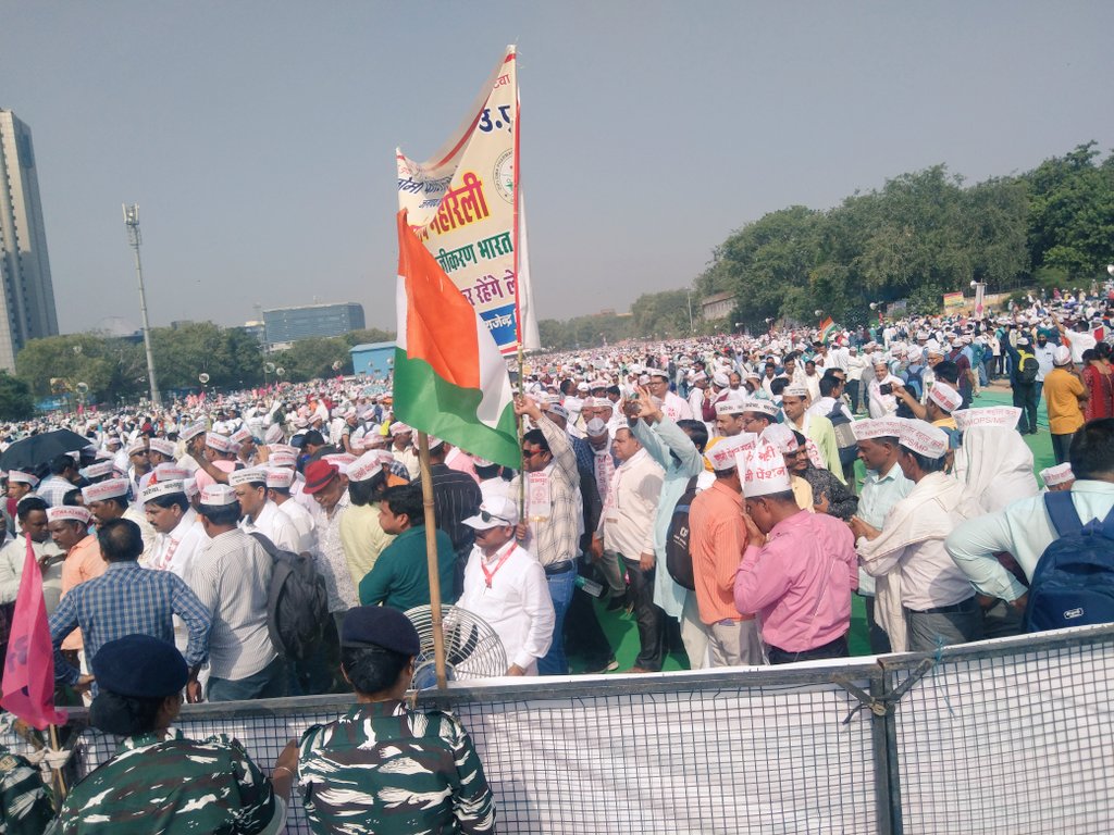 दिल्ली का यह राम मैदान कर्मचारी की पेंशन के लिए यादगार है यही से सरकार हरकत में आई थी बस ये टेलर था फिल्म अभी बाकी है । पेंशन पेंशन ops ops ops ops