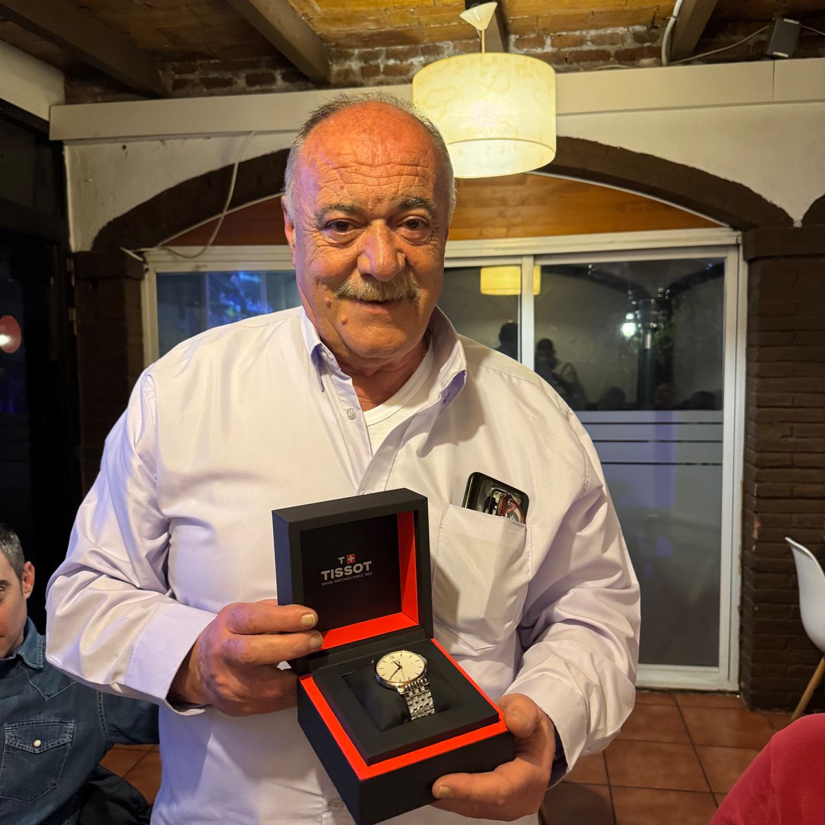 CLUB • Finaliza la etapa de Manuel González Macías como presidente de la <a href="/uesantildefons/">UE Sant Ildefons</a>.

👏🏻 Junta Directiva y amigos realizaron una cena de despedida en agradecimiento por tantos años de pasión, esfuerzo y dedicación.

☺️ ¡𝑮𝑹𝑨𝑪𝑰𝑨𝑺, 𝑴𝑨𝑵𝑼𝑬𝑳! 🔝

#YoSoyDelSani 💙
