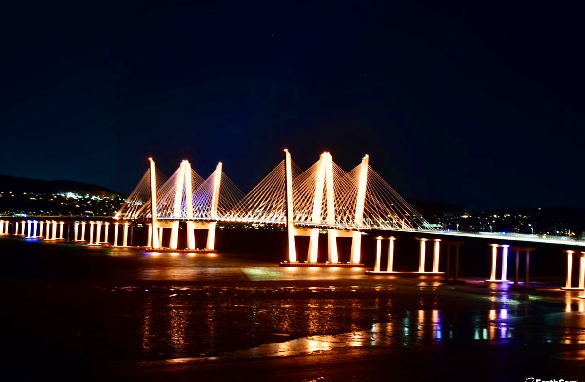 KatiaPorzo's tweet photo. Over a dozen New York landmarks are lit orange tonight to honor Ariel and Kfir #Bibas, including  the Freedom Tower (@OneWTC), Niagara Falls, the Mario Cuomo bridge, and the Kosciuszko Bridge. https://t.co/21dEF2uHuA