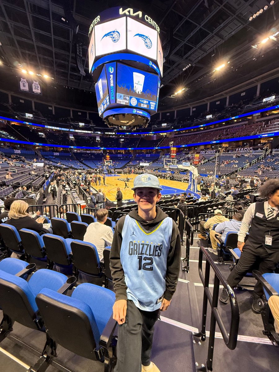 WhiteCommaRob's tweet image. Memphis native representing the Grizz down here in Florida.
We’ve got Ribs playing ball. They’ve got Mickey high stepping