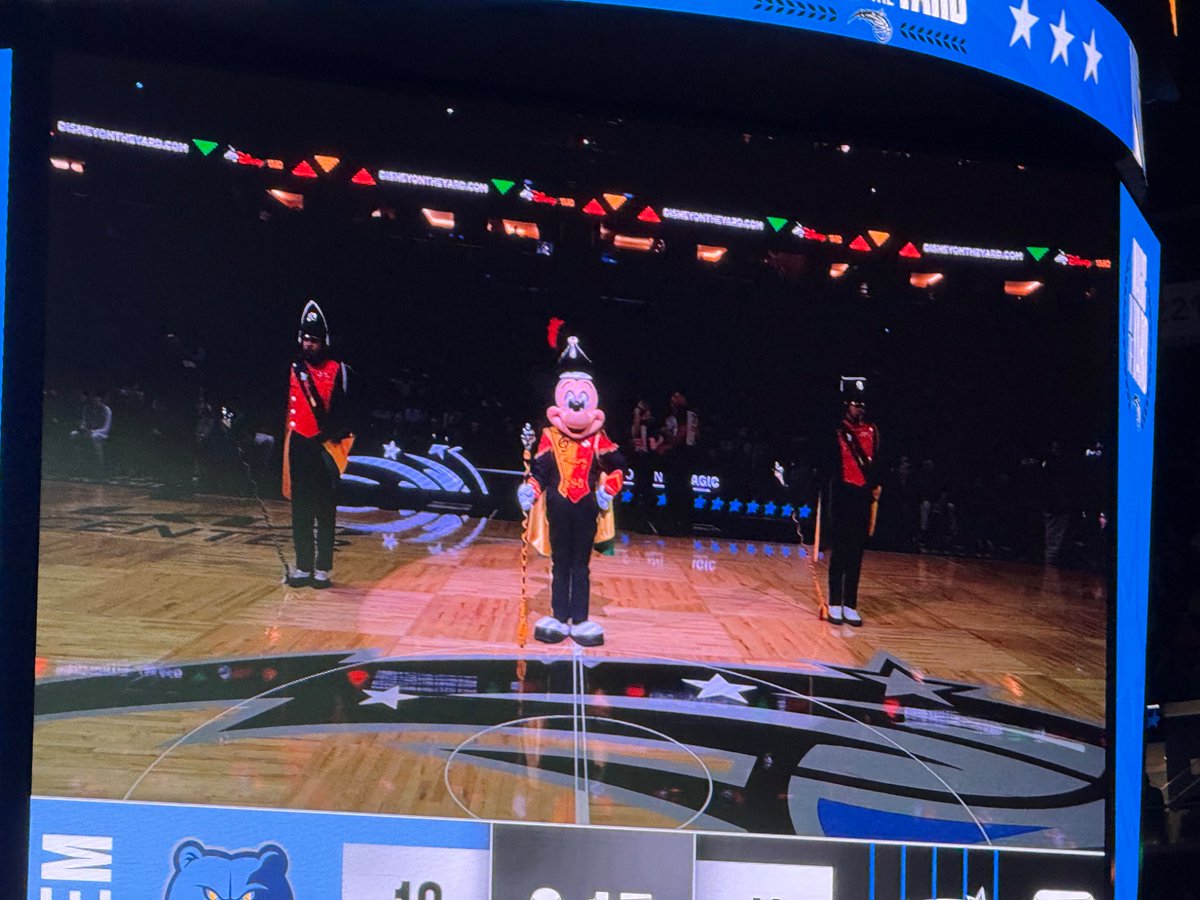 WhiteCommaRob's tweet image. Memphis native representing the Grizz down here in Florida.
We’ve got Ribs playing ball. They’ve got Mickey high stepping