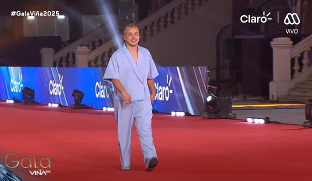 sebalitio's tweet photo. Pollo Castillo acercarse al BOX 15 #GalaXMega #GalaVina #galaviña2025 https://t.co/NkfwqFNstO