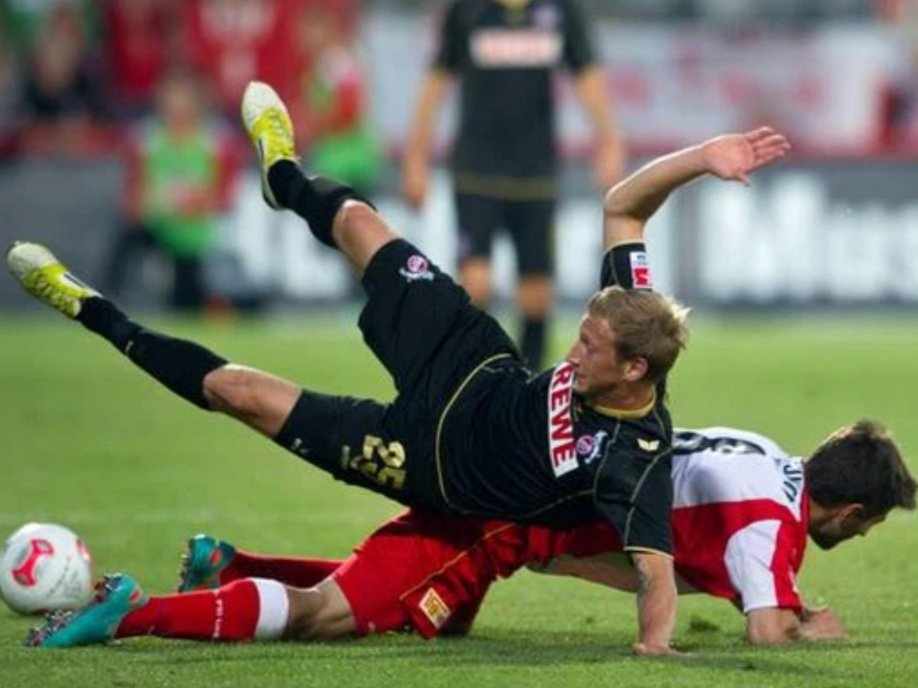 generation_dsf's tweet photo. "Es ist ein Riesenunterschied zu #Österreich. Hier ist alles #robuster und sehr #physisch. Er muss sich erstmal in die Rolle des Flügelspielers reinarbeiten." 🔴⚪🇦🇹 https://t.co/54eEefHqi3