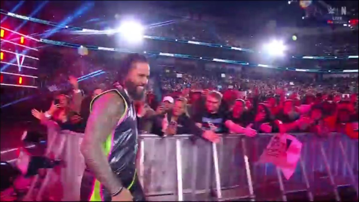theusotwinzcom's tweet photo. #BigJim #BornAKing #SmackDown https://t.co/igSu2S7glj