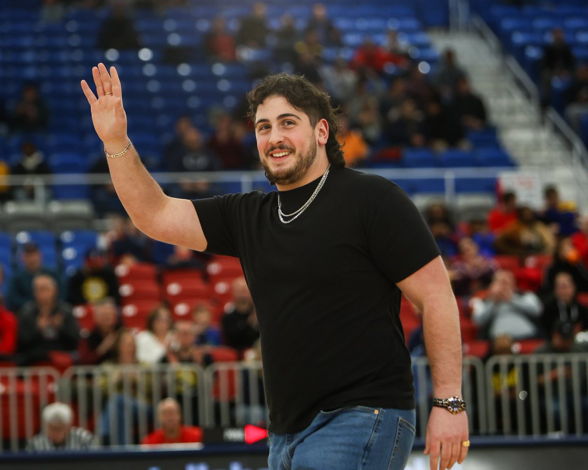 ChrisKingAD's tweet photo. AWESOME to recognize @LukeBeltavski67 at tonight's @RMUMBasketball game on being named the @NECFootball Fall Scholar Athlete of the Year!!! #NECFB 🔵🏈🔴 https://t.co/KOTxSC690E