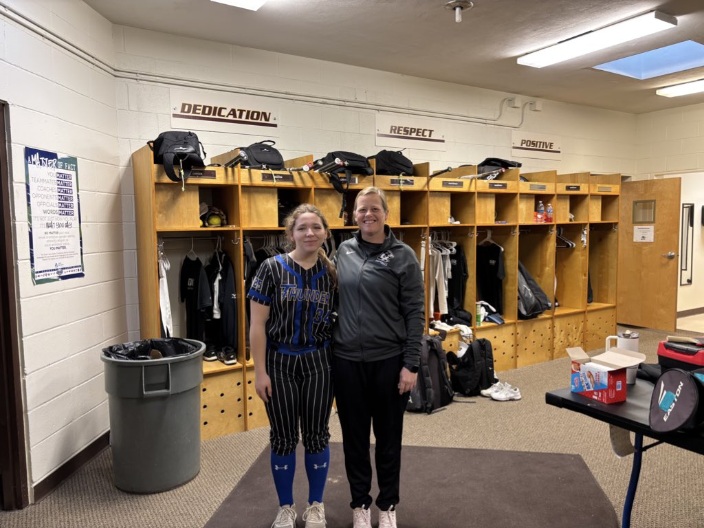 Eleanor Funke (@elfunkesb2025) on Twitter photo I had an amazing official visit to Quincy University today! I wanna thank Coach Monroe and Coach Gels for having me here and letting me practice with them! Thank you Quincy staff and team for an awesome time!! <a href="/QUHawksSB/">Quincy Softball</a> Go Hawks 💛🤎 I had an amazing official visit to Quincy University today! I wanna thank Coach Monroe and Coach Gels for having me here and letting me practice with them! Thank you Quincy staff and team for an awesome time!! <a href="/QUHawksSB/">Quincy Softball</a> Go Hawks 💛🤎