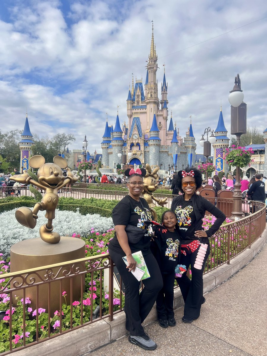 MariahAviance's tweet photo. Disney ✨ https://t.co/ViIGgRfSDK