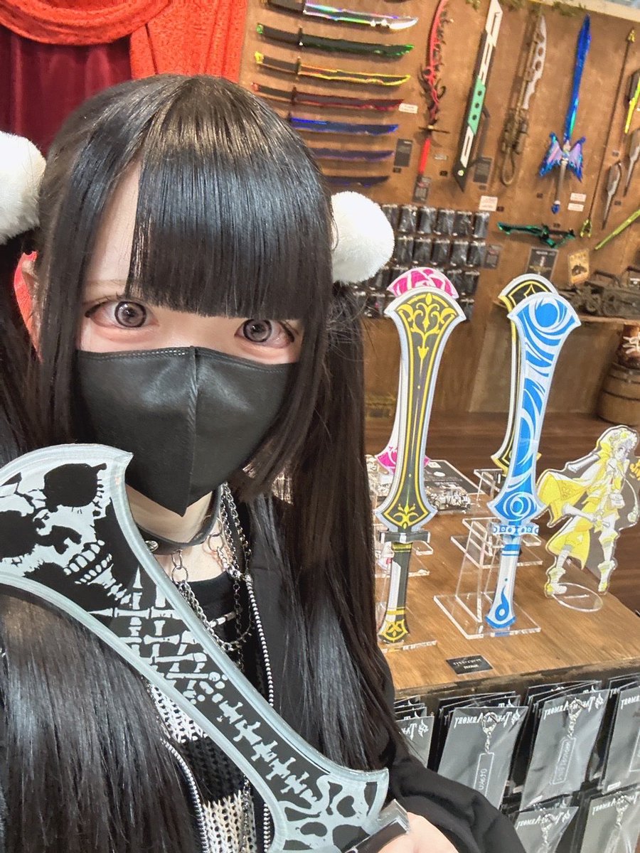 【アトリビュートナイト本日販売スタート！】
アニメーター中井準さんデザインの剣
仙台駅前エンドーチェーンイービーンズ武器屋に現物サンプルあるよ！
武器屋娘ねむがお待ちしてます
ストアからも買える↓ #武器屋
shop.takumiarmory.com/items/99582865