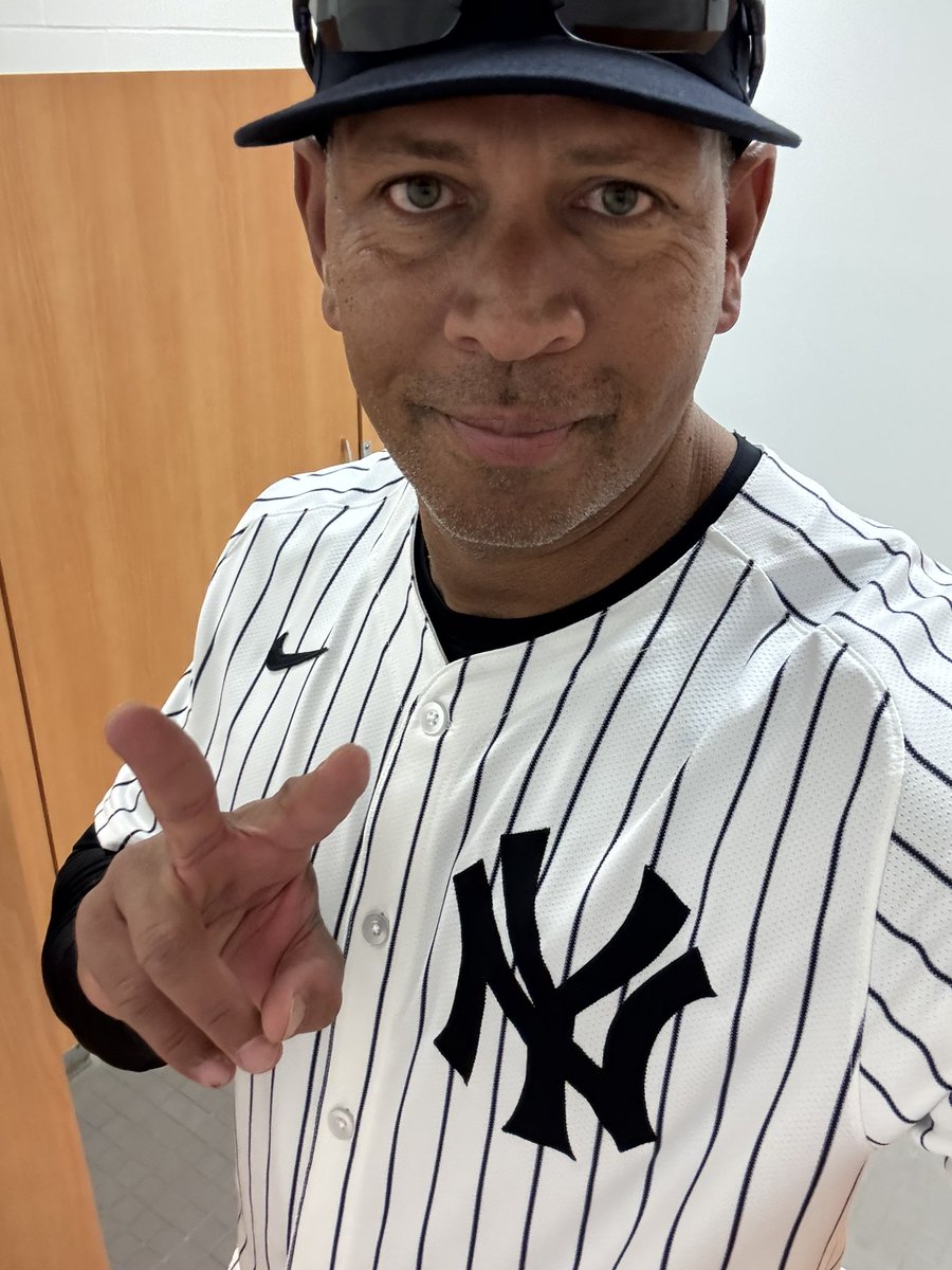 AROD's tweet image. Honored to be back in pinstripes #Yankees