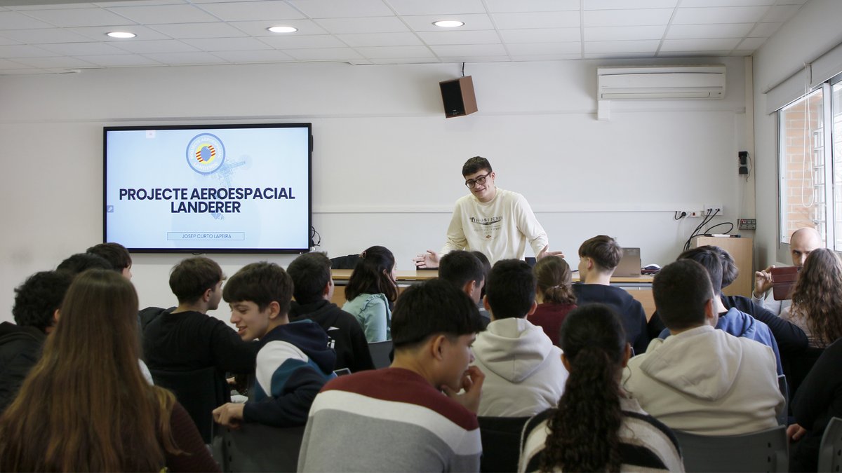 📺VÍDEO: youtu.be/mMClw0BfTL4
Alumnes dels instituts de #Roquetes <a href="/INSRoquetes/">Institut Roquetes</a> , #Jesús <a href="/IEDMangrane/">IE Daniel Mangrané</a> i de #Tortosa <a href="/insdertosa/">Institut Dertosa</a> enviaran experiments 🔬 a l'estratosfera🌍amb un globus🎈sonda amb el 🚀 Projecte Landerer 📡patrocinat per <a href="/Jabil/">Jabil</a>