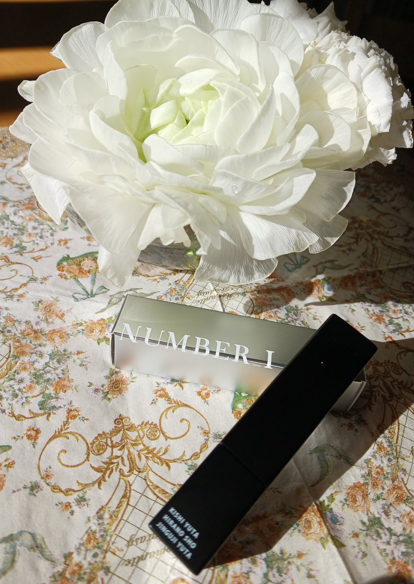 TGDWSREyBige7wa's tweet image. 眠る前にiLipを塗るのがナイトルーティン🌙✨
iLipのベルガモットの香りにリラックスして眠りにつけるし、朝起きた時もまだ唇しっとりしていて使用感good🫶
Number_i の愛に幸せです。
夢で逢えるといいな🩵💜❤️
#iLip 
#Number_i