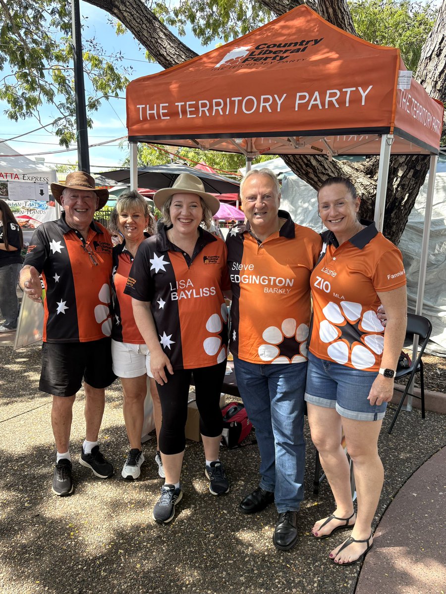SteveEdgoMLA's tweet photo. A terrific morning at the #Parap Market supporting #LisaBayliss - CLP for Solomon.
Drop by for a chat, we’re keen to discuss the issues that matter most to you and your family. https://t.co/CP52WhrO6U