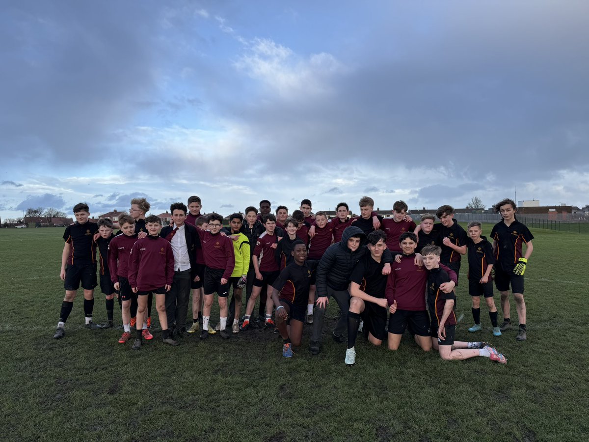 STM_PE's tweet photo. On Thursday we hosted a Year 8 vs Year 9 friendly football match. The game was played in great spirits and ended up a 3-3 draw. 

Well done to everyone who took part. The second leg will take place every half term ⚽️

#STMfootball https://t.co/mnD7VFuPPy