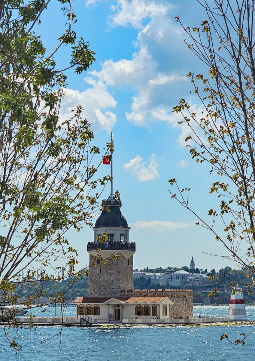 Uzaktan gelen bir melodi hatıraların anahtarı gibi...

Günaydın...